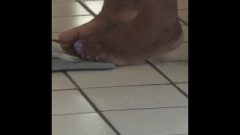 Ebony Feet At Laundrymat 9/10