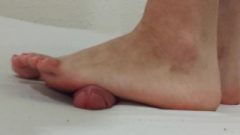 Barefoot Footplay, Footjob And Cockcrush With Cum-Shot