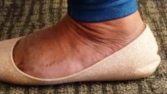 Mature Ebony Massive Feet With Flats P3
