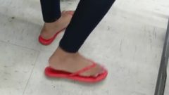 Candid Feet In Walmart – Feet-Fetishtube.com