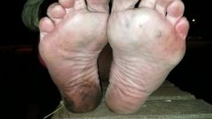Mature Lady 0ff The Streets Shows Us 0ff Her Dirty Feet – Really Bad