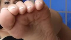 Marvelous Feet And Wrinkly Soles French Manicure