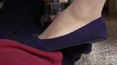 The Doormat Human – Lo Zerbino Umano – Dirty Shoes And Feet