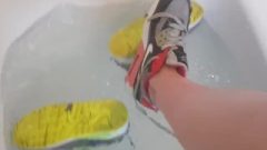 Nike Air Max Shoe Play In The Bath Well Worn Feet Play