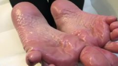 Splendid Oily Wrinkled Feet JOI
