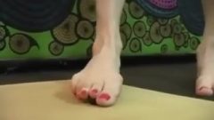 Giantess Feet Barefoot