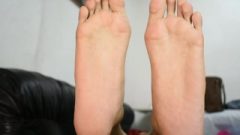 Adritop Feet Scrunch Challenge