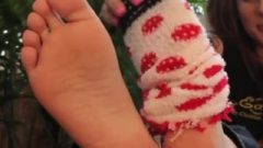 Girl Pulls Out Her Socks And Flashes Off Her Cute Tinie Teen Feet