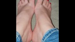 Camgirl Flashes Her Flirtatious Red Toes