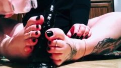 Slippery Toes Dream Of Daddy’s Huge Penis