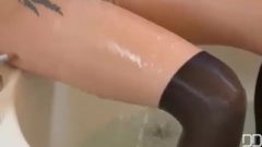 Megan Rain Masturbates And Blows Her Toes In The Tub