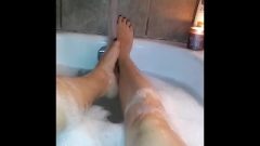 Sensual Tinie Toes In The Tub