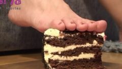 Innocent Toes Crush Cake