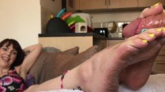 Camilla Tootsie 4k Oily Feet Nailing With Cum-Shot On Toes