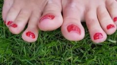 Long Arousing Toes In Grass – Foot Fetish – Outside In Public People Watching