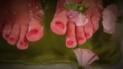 Foot Fetish – Wrinkly Soles And Beautiful Long Toes – Red Pedicure – Feet Queen
