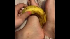 Red Toes Vs Petite Banana