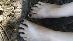 Nasty Toes Rubbing In The Dirt