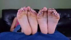 2 Pairs Of Wiggly Feet